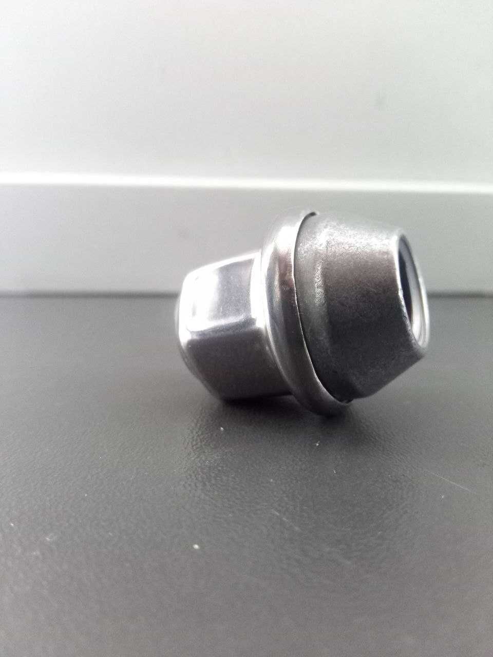 Гайки 12x1.5 с увеличенным конусом. Колесные гайки на Ford.