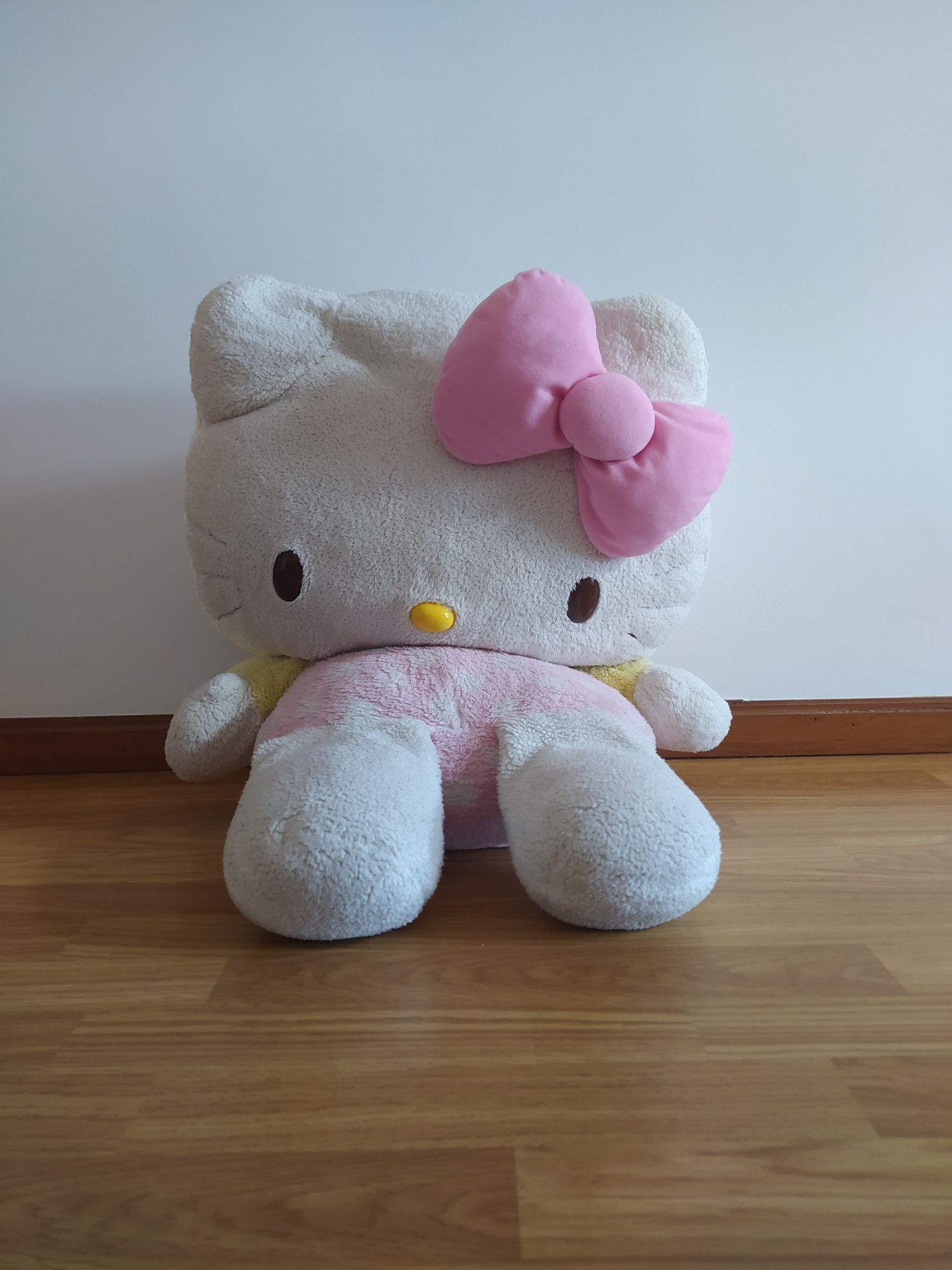 Boneca Peluche Hello Kitty