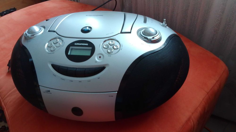 Магнітола Grundig