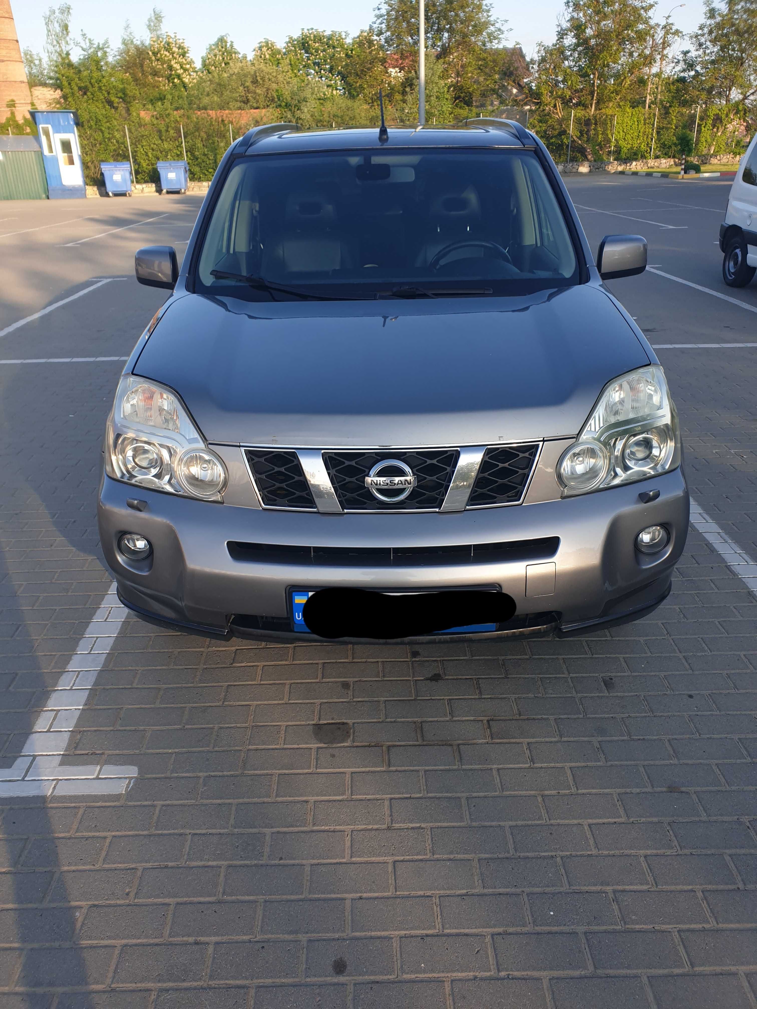 Nissan x-trail машинка в гарному стані