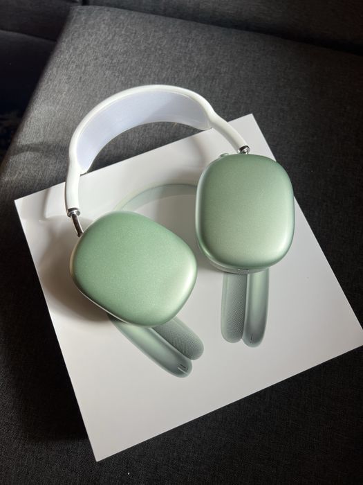 AirPods Max Light Green