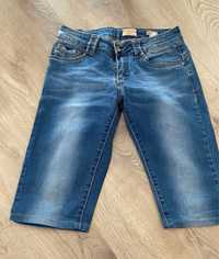 Dłuższe jeansowe ciemnoniebieskie spodenki