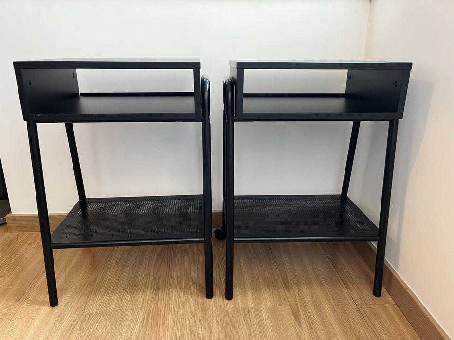 2 mesas de cabeceira IKEA
