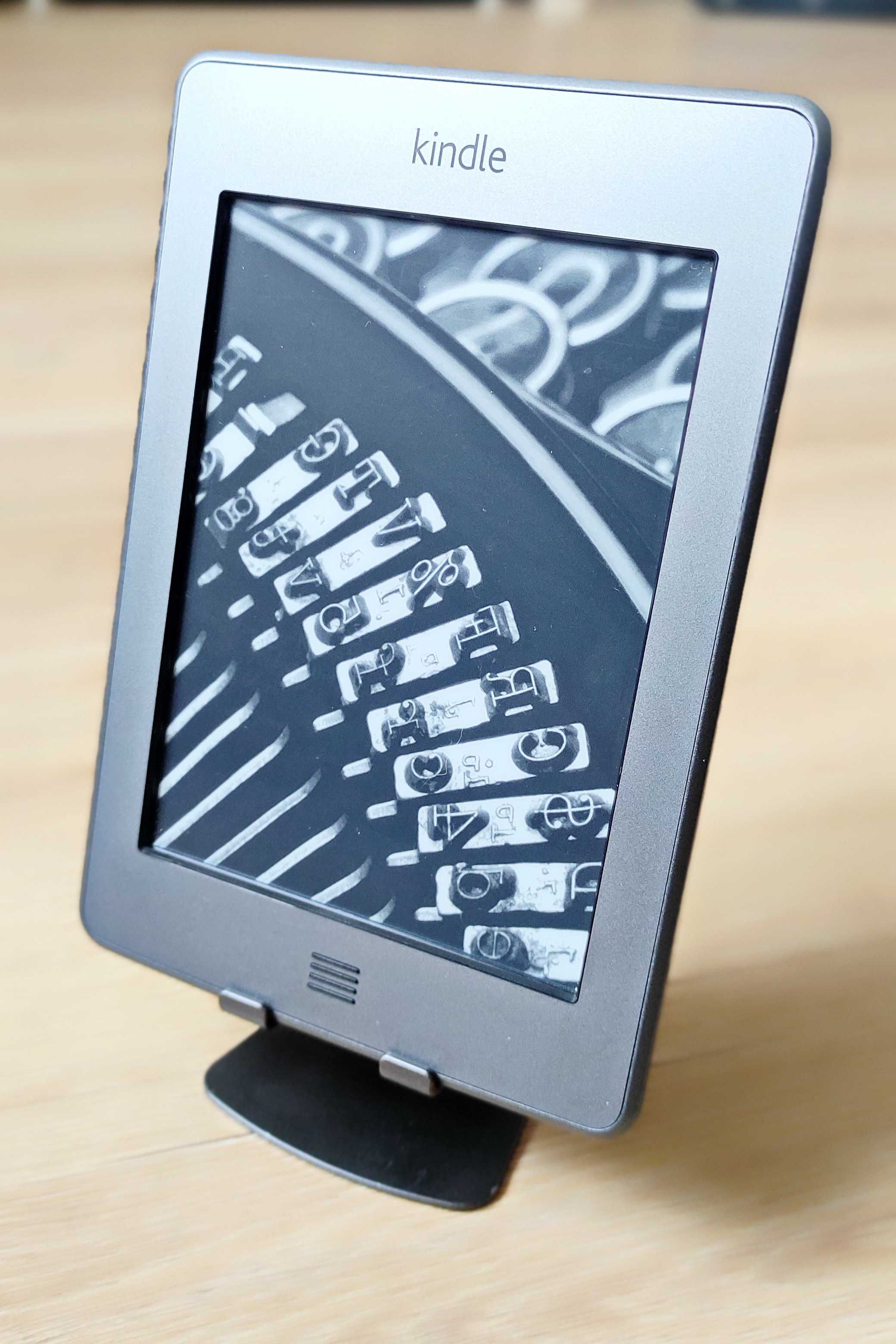 Czytnik Kindle Touch 4 gen - dotykowy - mp3 - 6" - 3GB - Wifi - E-ink