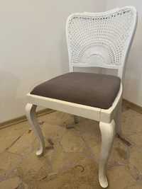 Krzesło antyczne z oparciem z plecionki