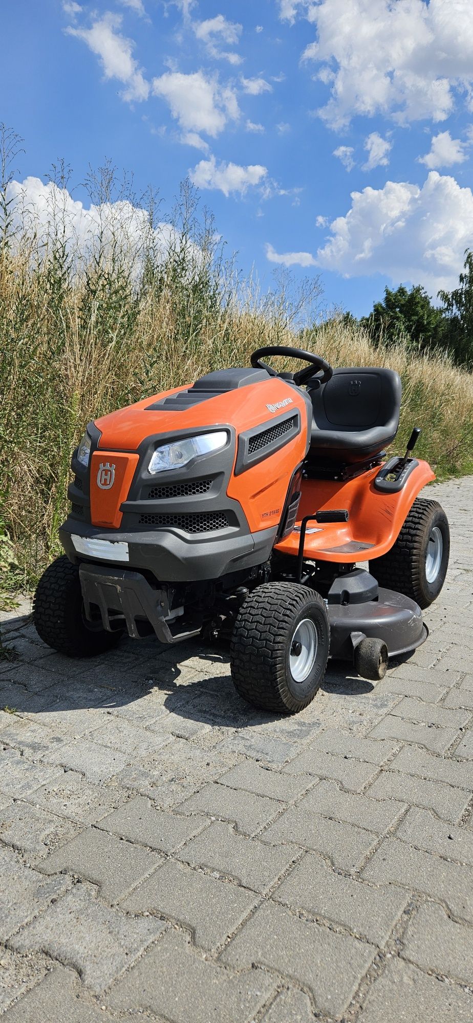 Traktorek koszący Husqvarna yth21k46 wyrzut boczny i kosz
