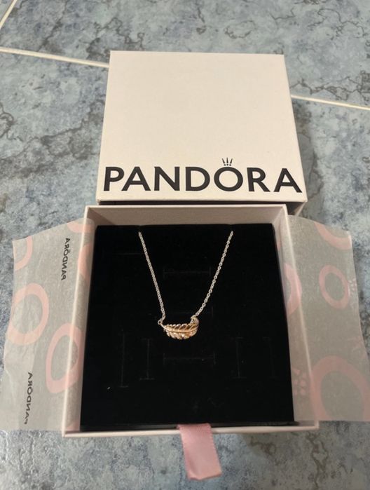 Colar Pena Pandora