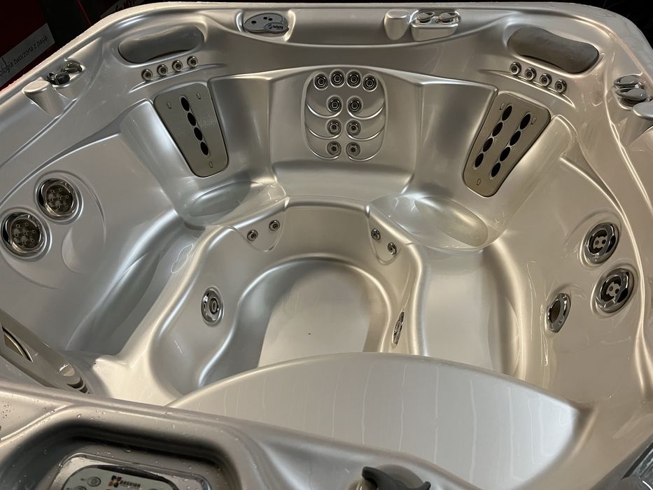 Jacuzzi ogrodowe caloroczne Hotspring BalboaGecko