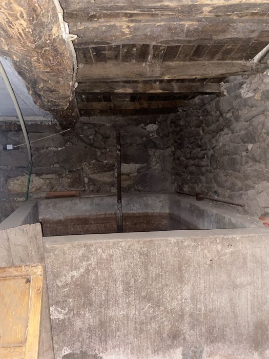 Vende-se casa Tipica em Pedra