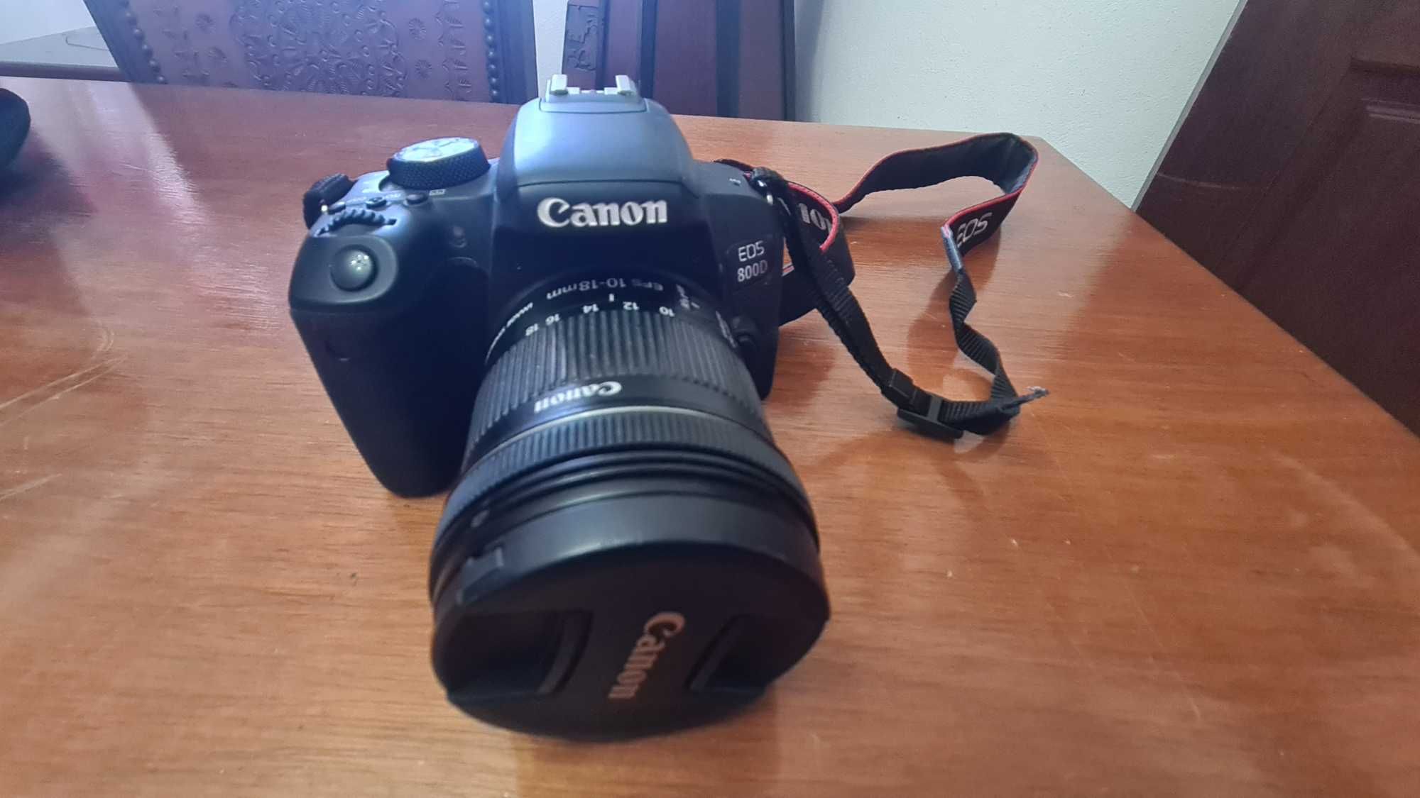 Máquina fotográfica Canon EOS 800D