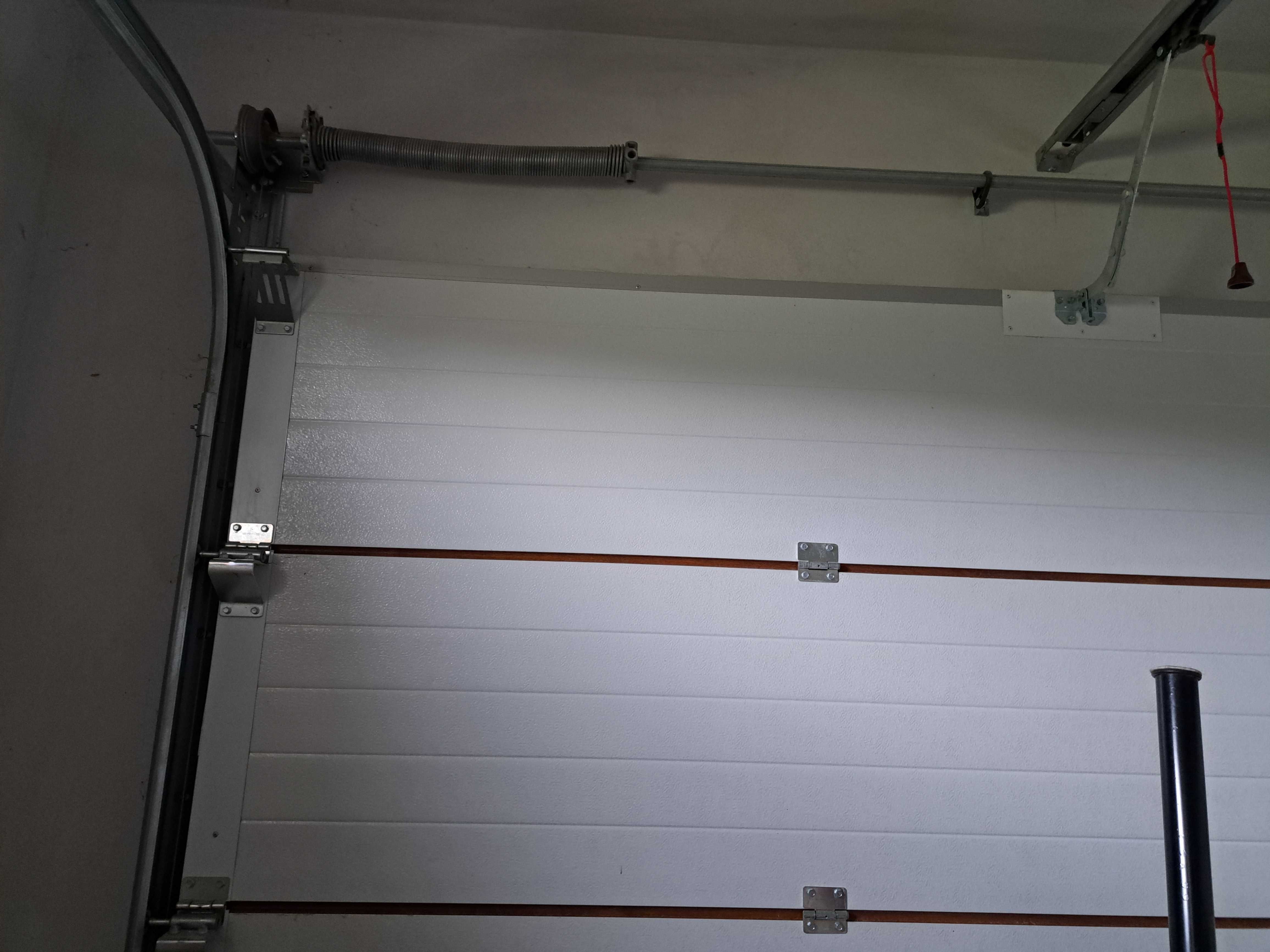 Brama garażowa segmentowa Gros z napędem elektrycznym 2250x3000