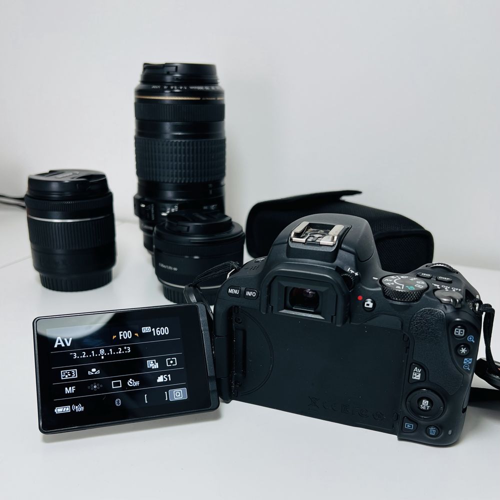 Canon EOS 200D + 50mm + 18-55mm+ 70-300mm + Flash Speedlite