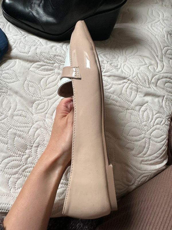 Lakierowane beżowe mokasyny Asos 39