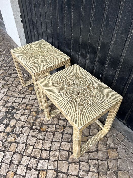 2 mesas de cabeceira/apoio estilo madrepérola
