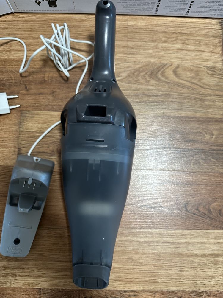 Пылесос автомобильный  black decker dustbuster 7.2v