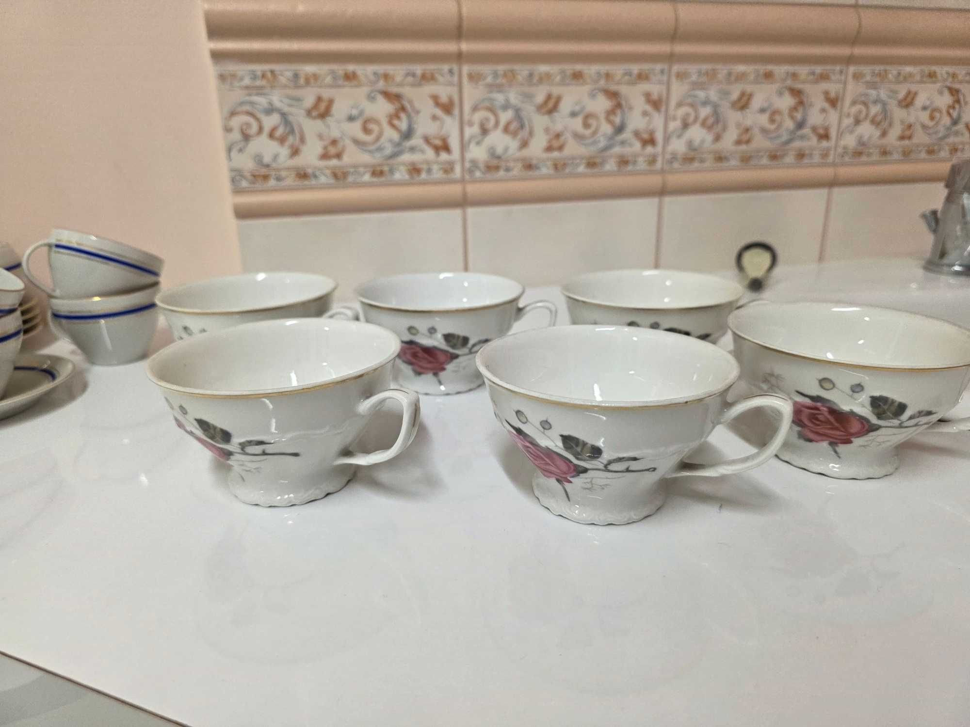 zestaw filiżanek porcelana