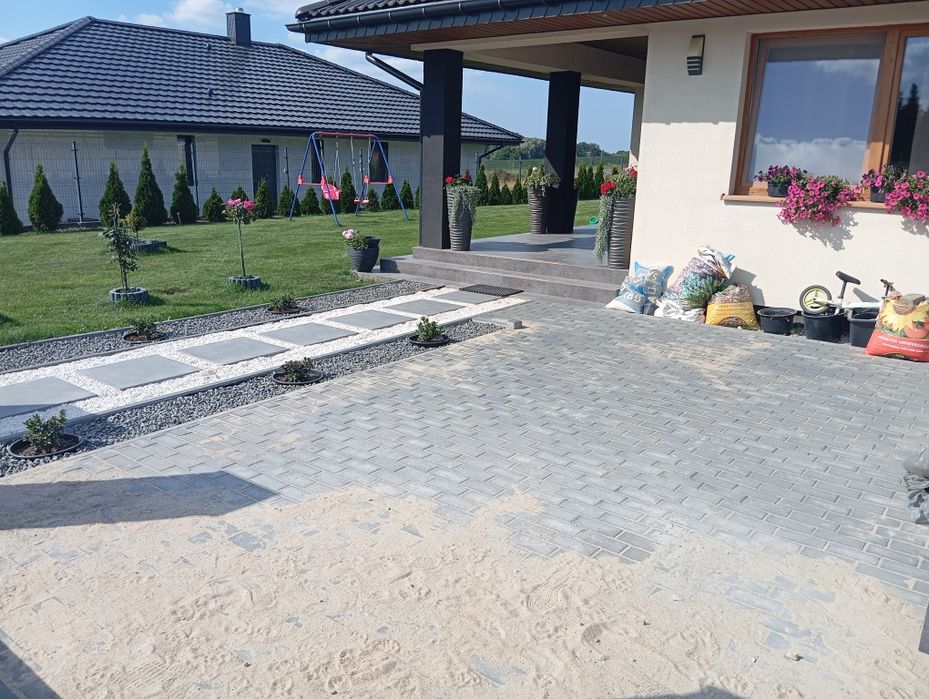 Prace ziemne,  Układanie płyt YOMB,ażurowych Polbruk Koparka+Wywrotka