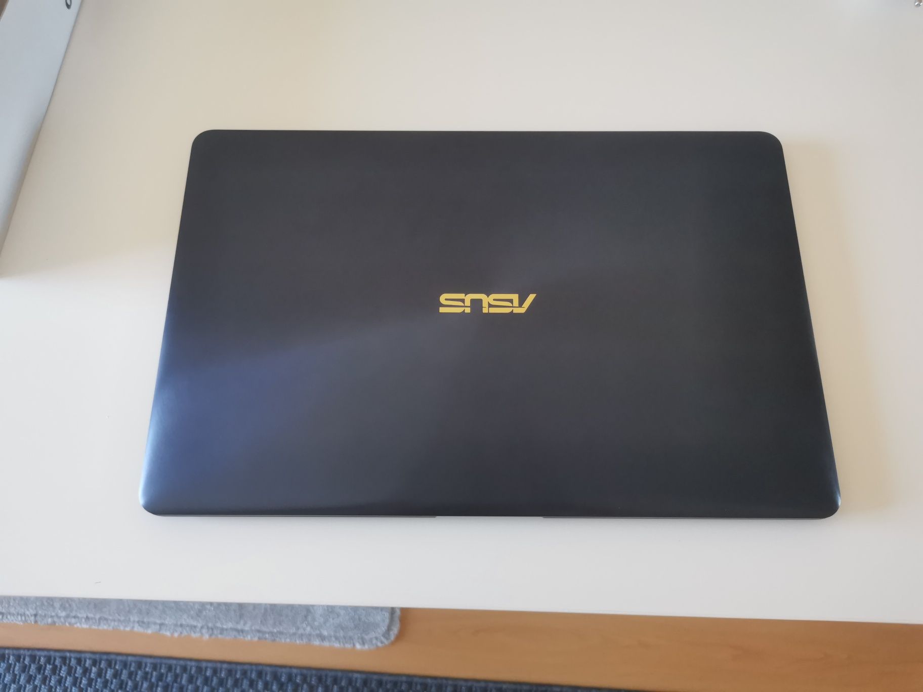 Notebook Asus UX490U