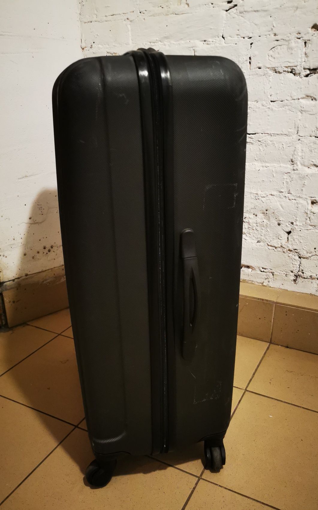 Duża walizka podróżna na kółkach grafitowa XXL 75 x 55 x 26 cm