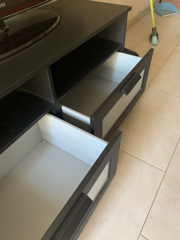 Movel de TV com duas gavetas