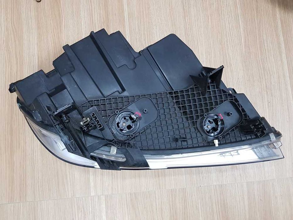 Reflektor ksenon z AHL lewy BMW Seria: X5 F15, X6 F16 nr mag. 0/682