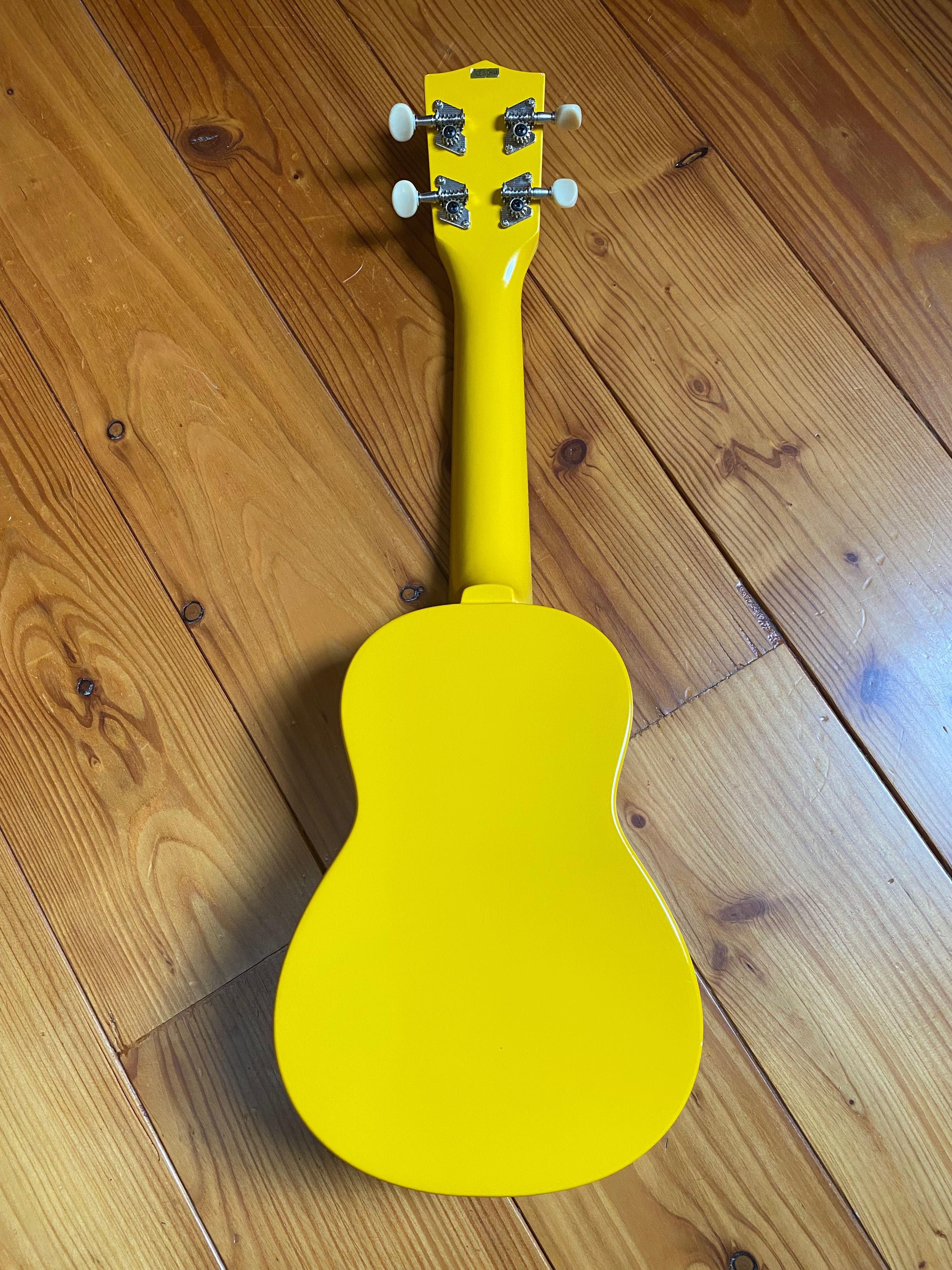 Ukulele UKADEIC BY KALA model speacelove z pokrowcem