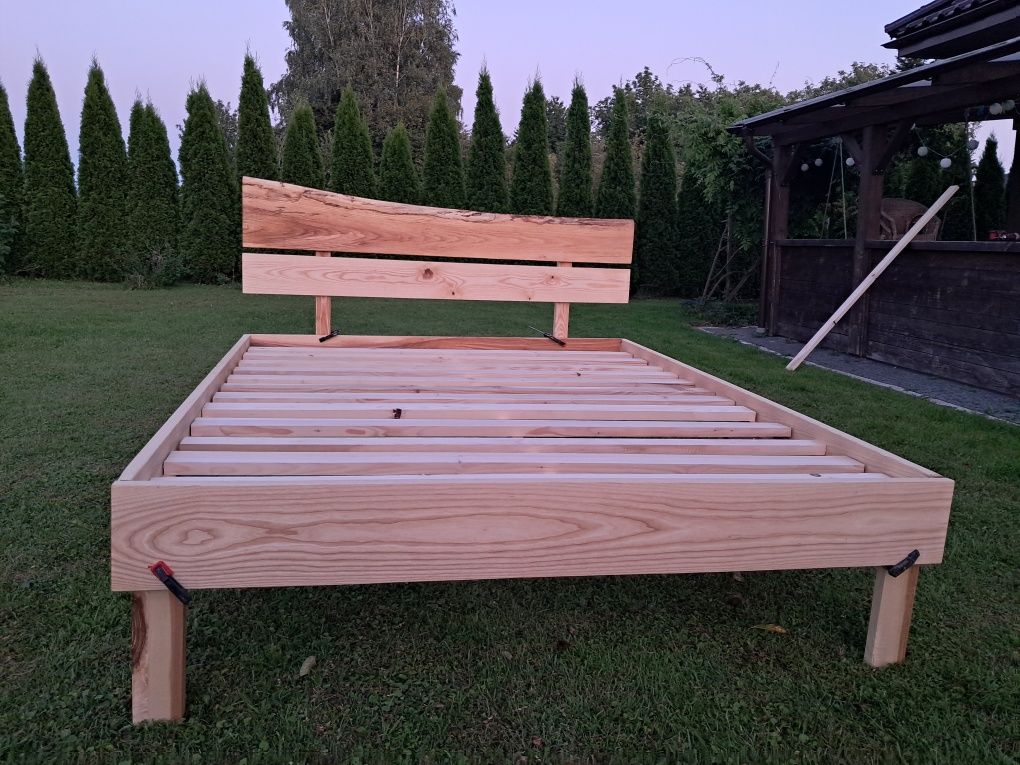 Łóżko z litego drewna plus stelaż 160x200.