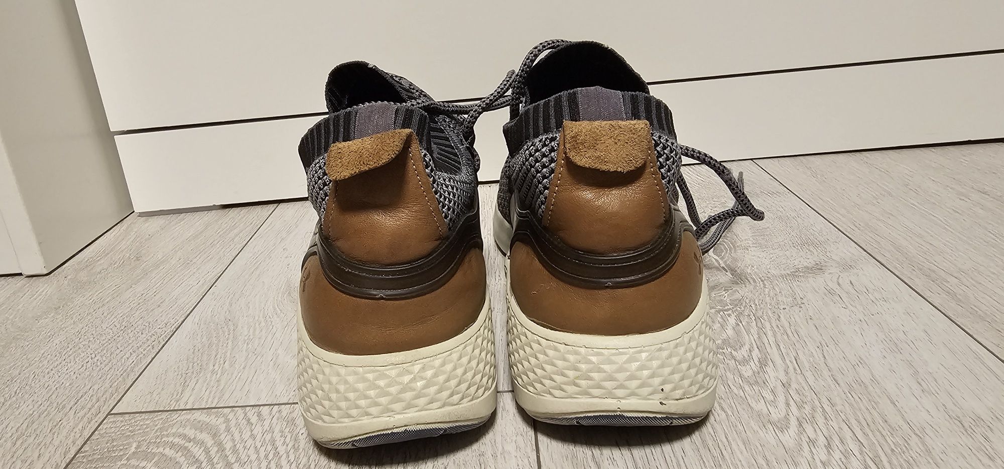 UNDER ARMOUR buty sportowe męskie rozmiar 45 wkładka 28cm