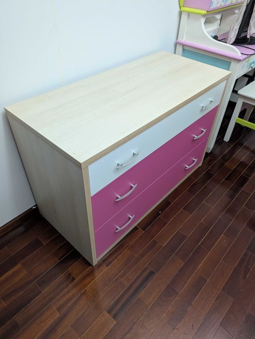 Mobília completa de criança. NOVA