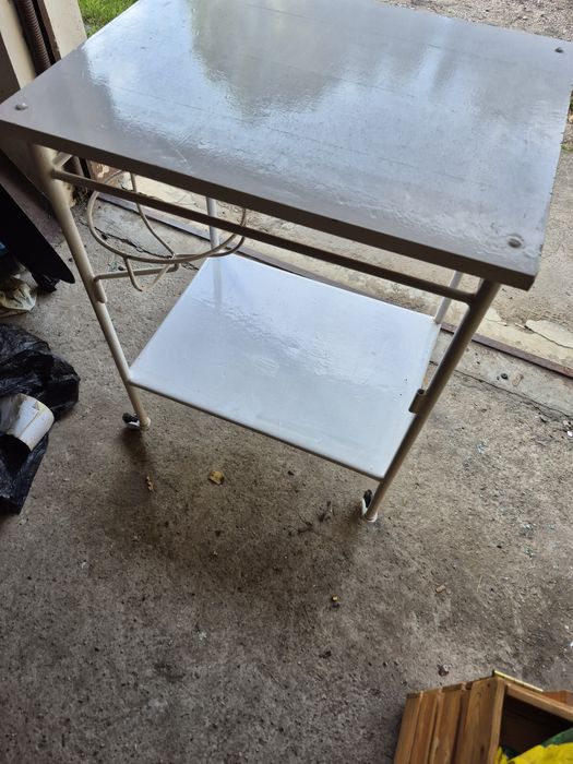 Stolik metalowy duży