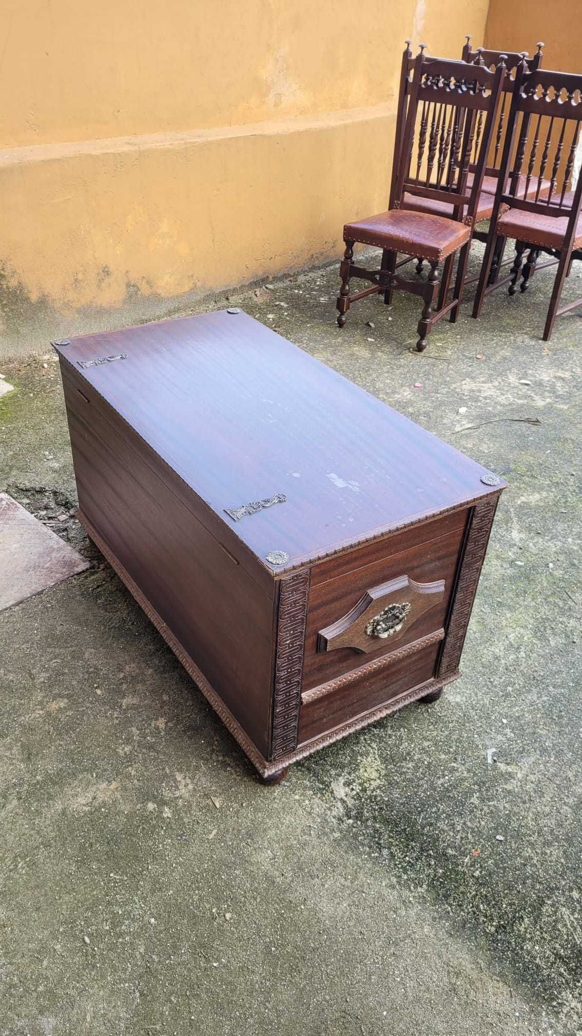 Arca Bau Madeira Maciça Antigo