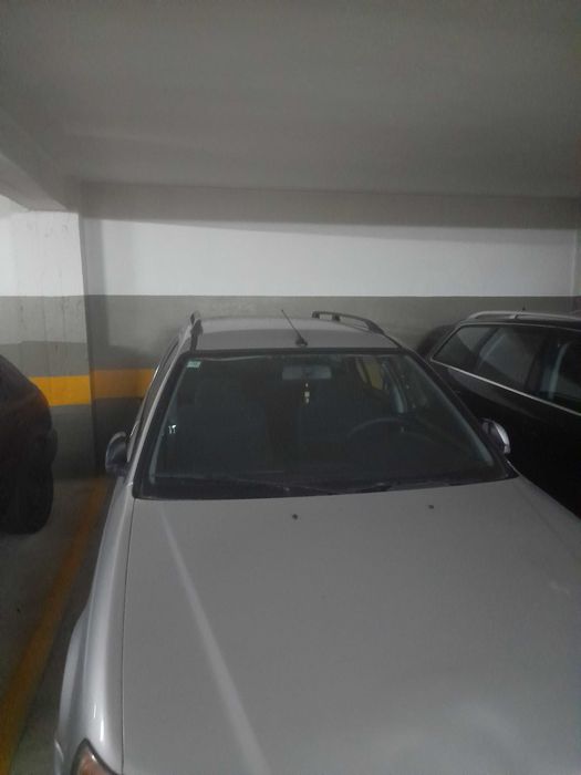 Carro honda cinzento