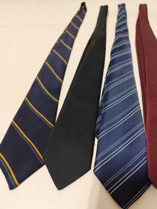 Lote de 10 Gravatas antigas de banda estreita (Vintage)