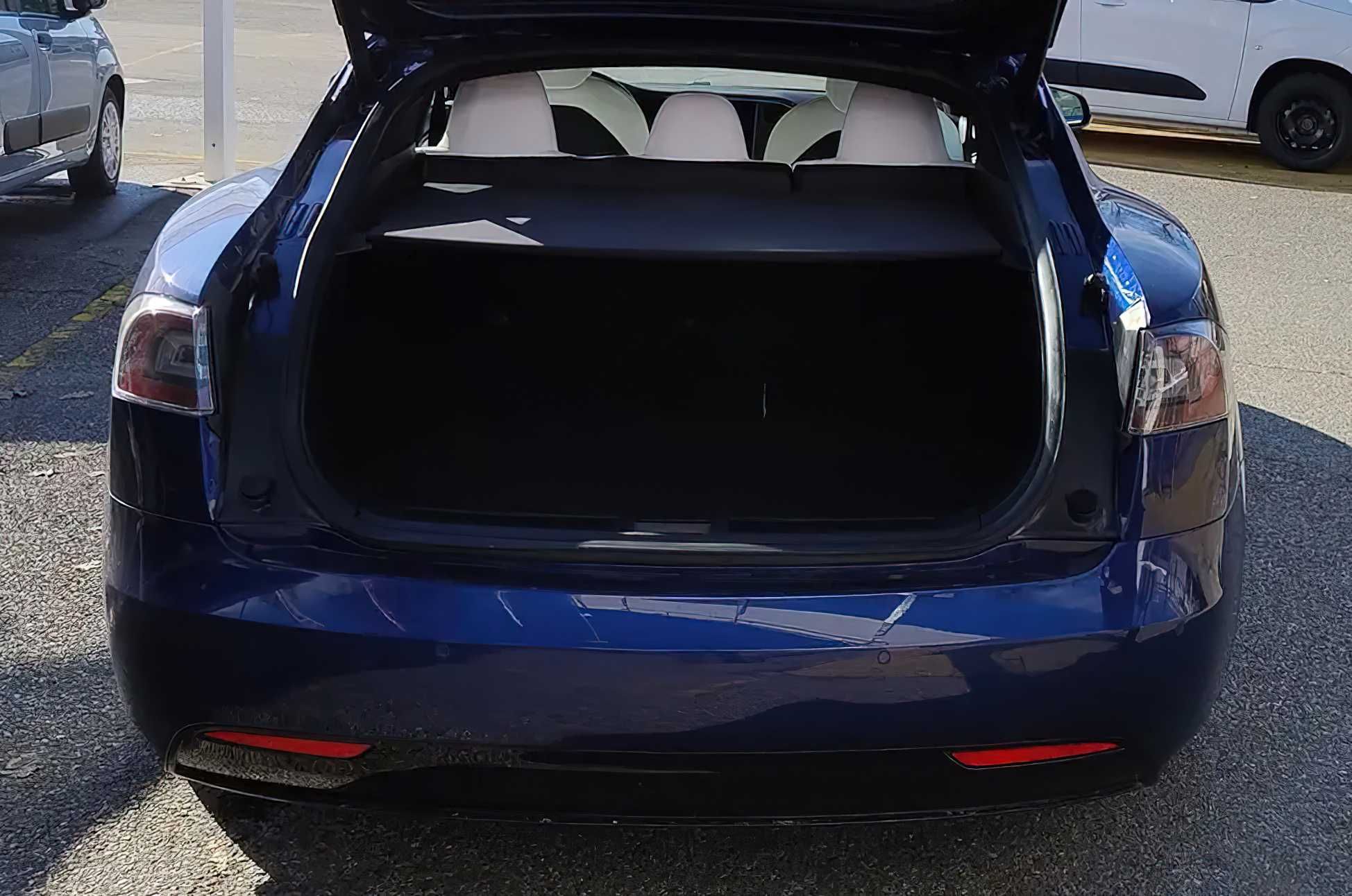 Tesla S 2020 Blue