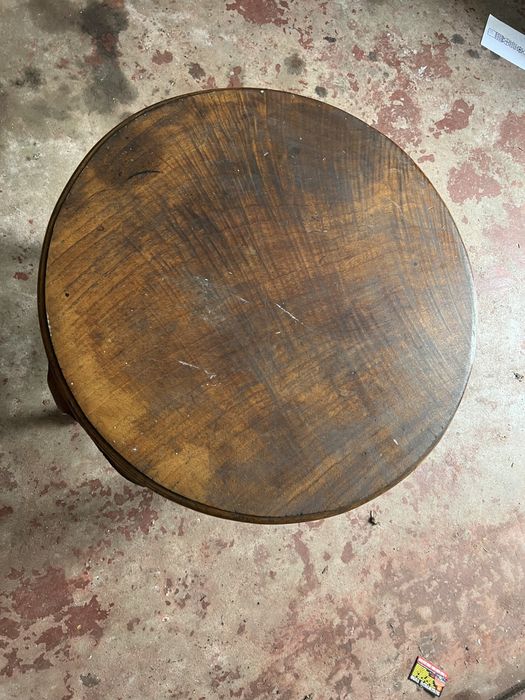 Mesinha antiga em bom estado