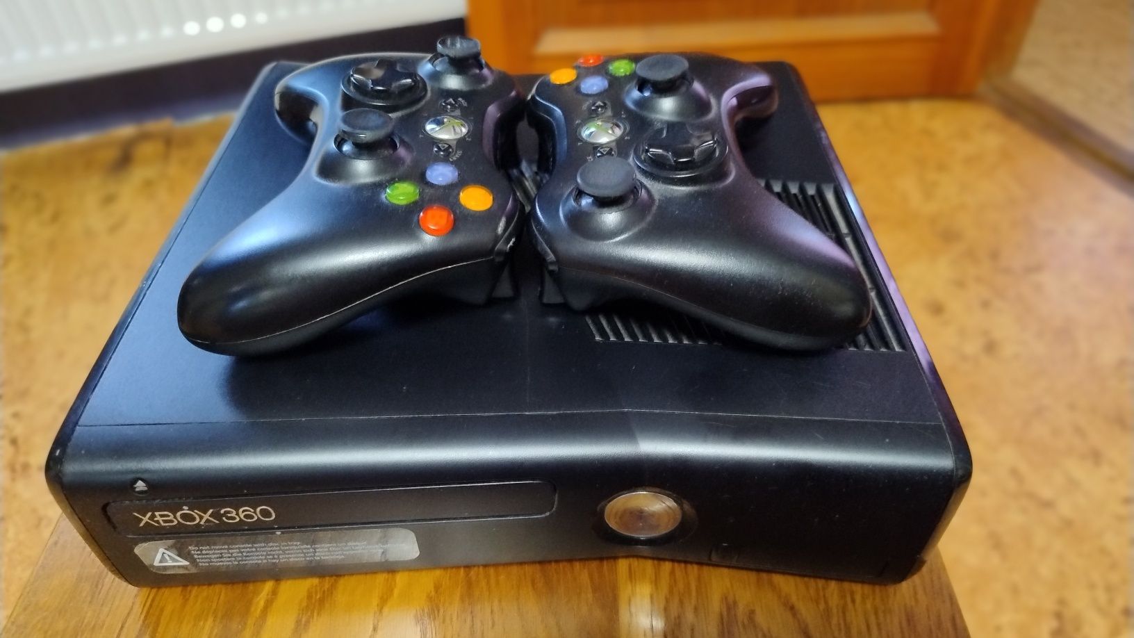 Продам приставку Xbox 360 slim