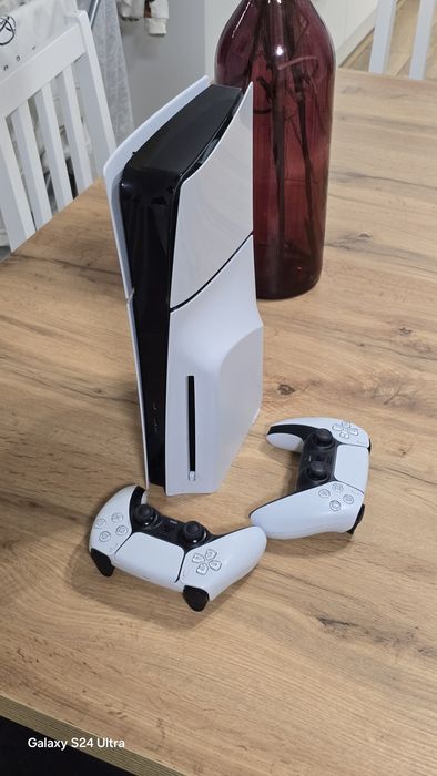 PlayStation 5 Slim (z napędem) + 2 kontrolery | Stan jak nowy