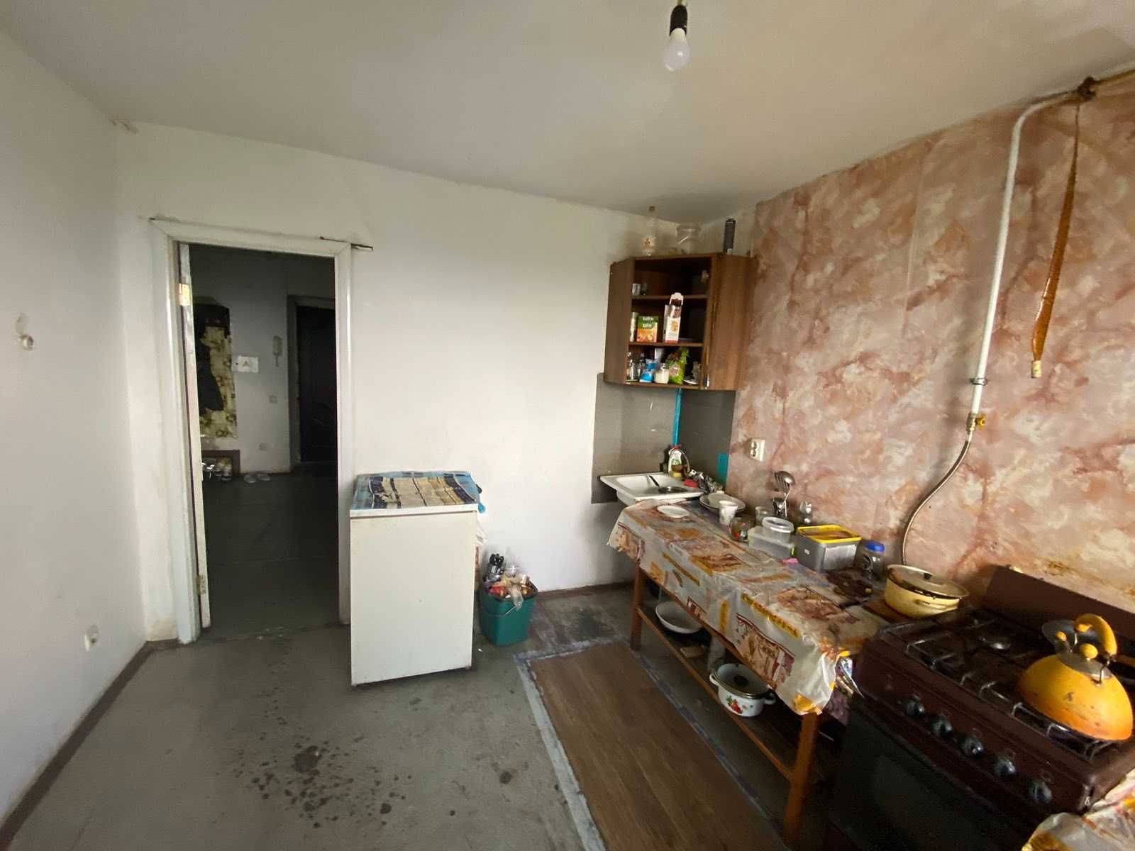Продаж 3к квартири 80 кв. м на вул. Антонова Олега 27