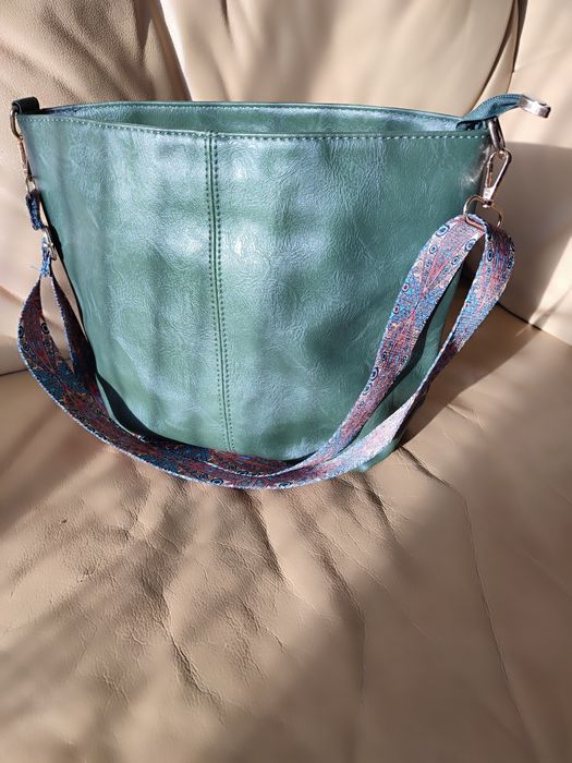 Torebki do wyboru:różowa i zielona