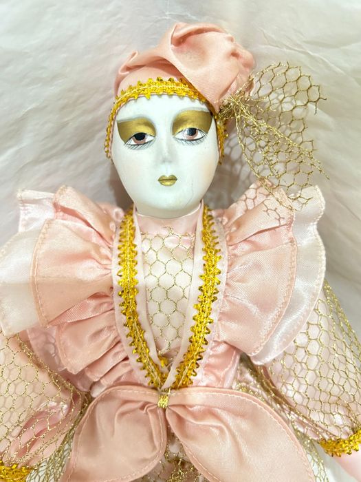 Boneca de porcelana