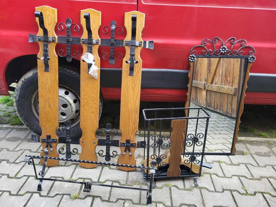 Bardzo ładna garderoba dębowa z wieszakami Niemiec