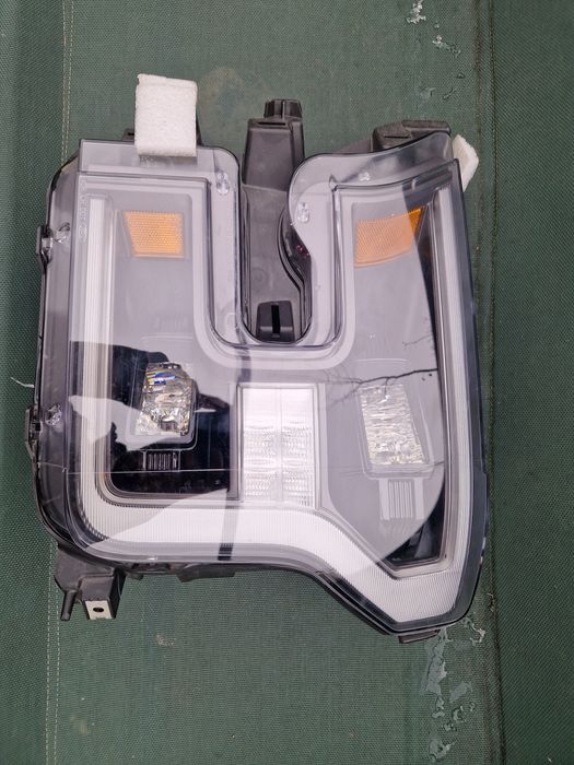 Lampa przód Ford F150