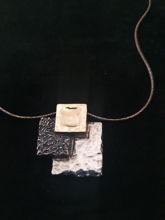 Продам очень красивое серебряное ожерелье