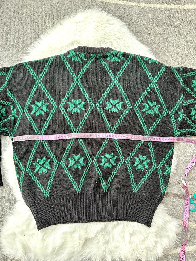 Vintage czarny sweter we wzory zielone romby L 40