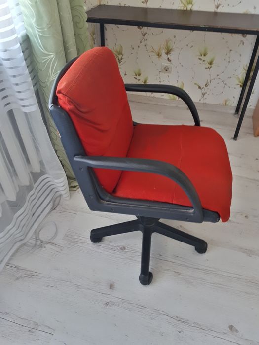 Продам не убиваемое очень устойчивое кресло звоните договор реальному