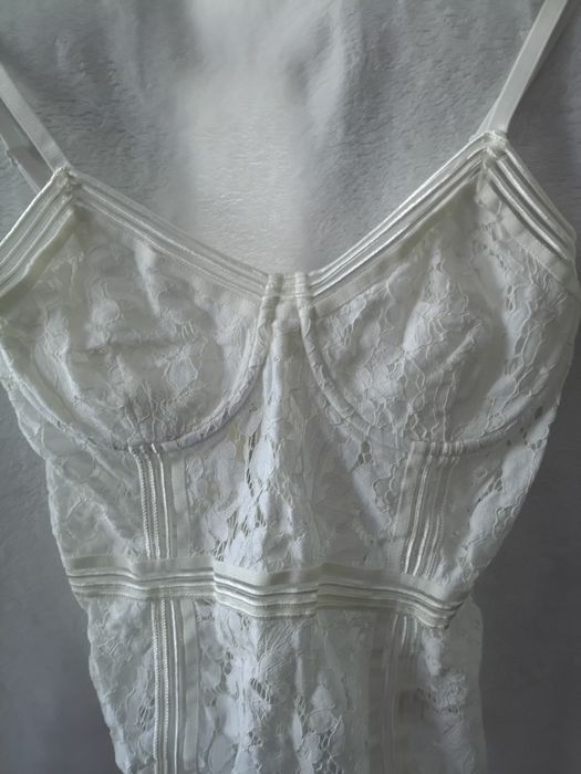 Śliczne białe body 40