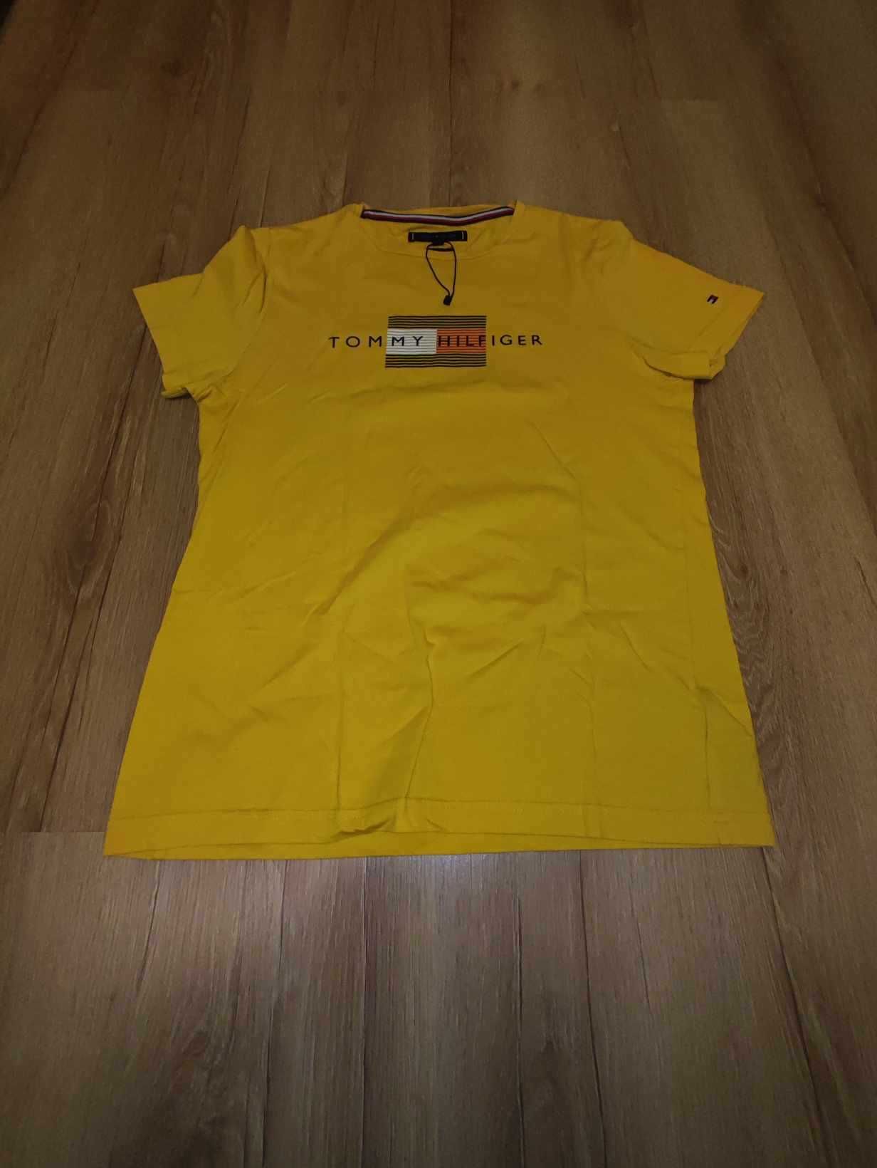 T-shirt Tommy Hilfiger - ładna, nowa