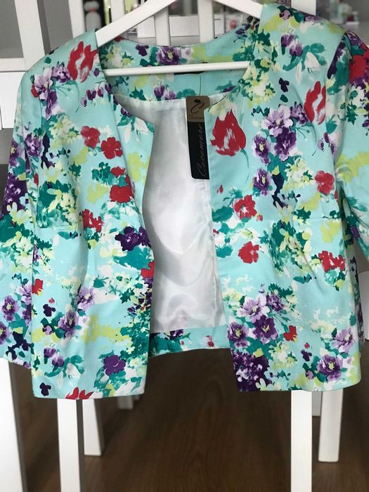 krótki żakiecik błękitny w kwiatki nowy