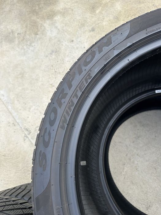 295/40/20 Pirelli Scorpion Winter NO