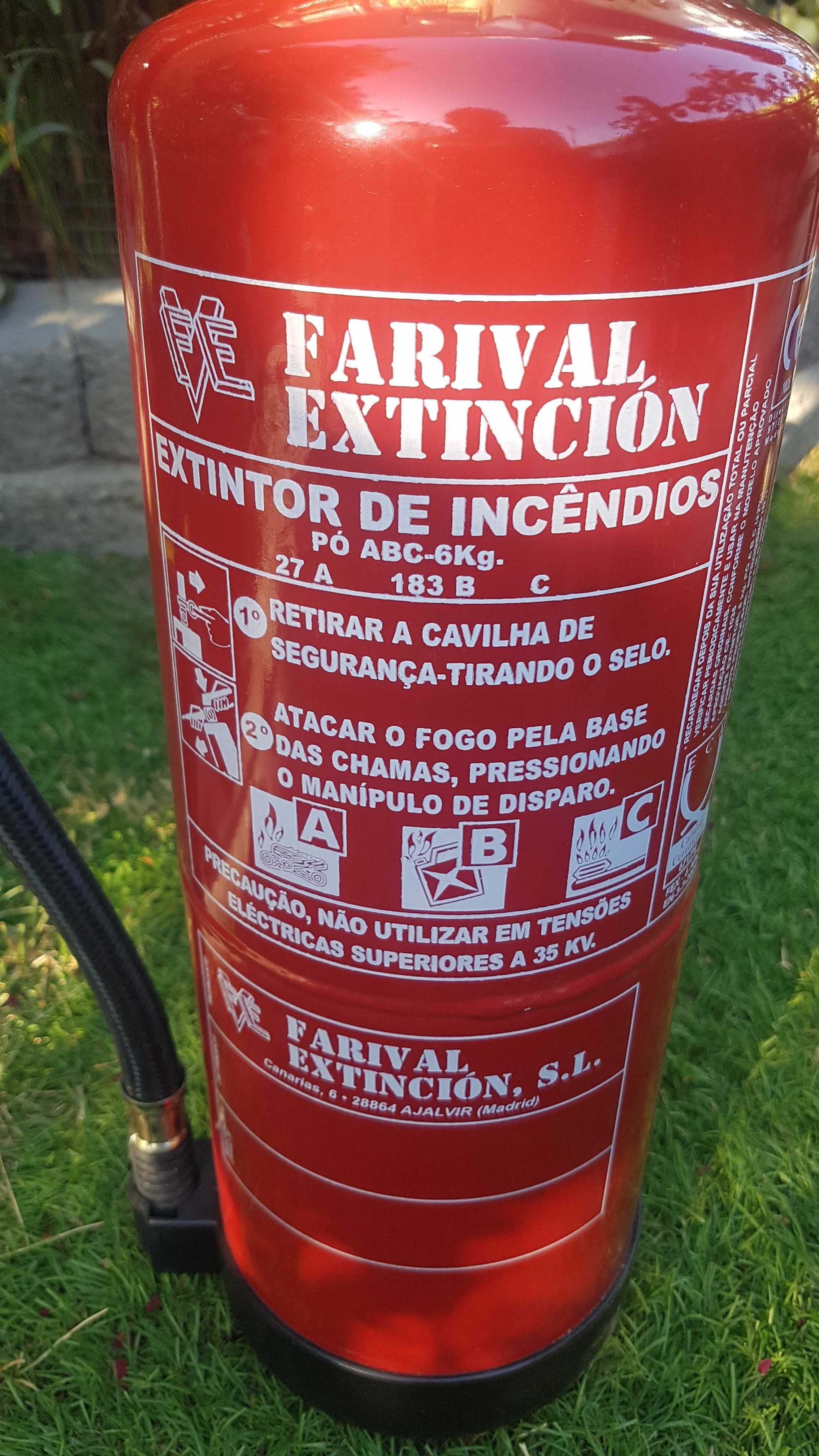 Extintor ABC pó químico 6kg com suporte de parede